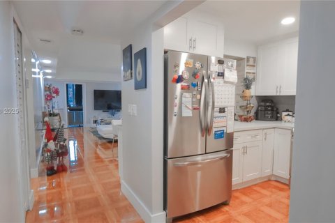 Купить кондоминиум в Санрайз, Флорида 2 спальни, 101.26м2, № 2055750 - фото 5