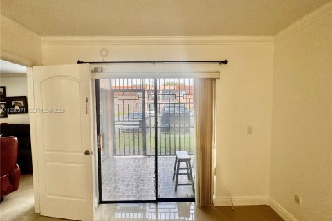 Copropriété à vendre à Hialeah, Floride: 2 chambres, 69.68 m2 № 2034858 - photo 25
