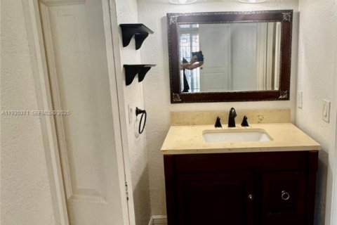 Copropriété à vendre à Hialeah, Floride: 2 chambres, 69.68 m2 № 2034858 - photo 21
