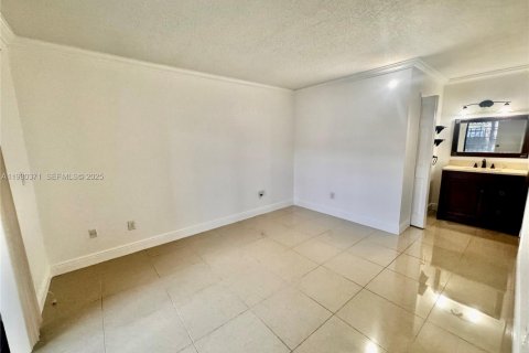 Copropriété à vendre à Hialeah, Floride: 2 chambres, 69.68 m2 № 2034858 - photo 19