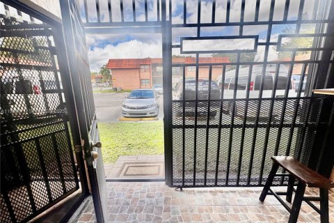 Copropriété à vendre à Hialeah, Floride: 2 chambres, 69.68 m2 № 2034858 - photo 27