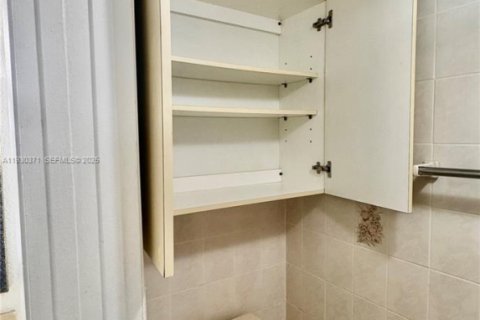 Copropriété à vendre à Hialeah, Floride: 2 chambres, 69.68 m2 № 2034858 - photo 22