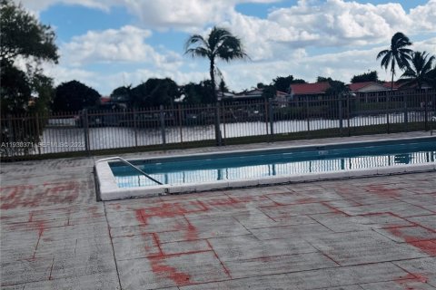 Copropriété à vendre à Hialeah, Floride: 2 chambres, 69.68 m2 № 2034858 - photo 2