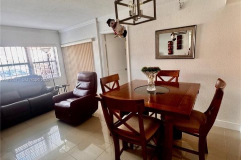 Copropriété à vendre à Hialeah, Floride: 2 chambres, 69.68 m2 № 2034858 - photo 8