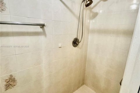 Copropriété à vendre à Hialeah, Floride: 2 chambres, 69.68 m2 № 2034858 - photo 24