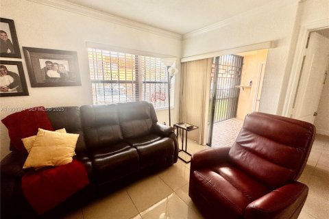 Copropriété à vendre à Hialeah, Floride: 2 chambres, 69.68 m2 № 2034858 - photo 10