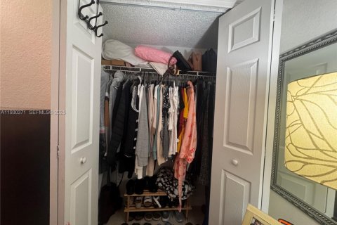 Copropriété à vendre à Hialeah, Floride: 2 chambres, 69.68 m2 № 2034858 - photo 13