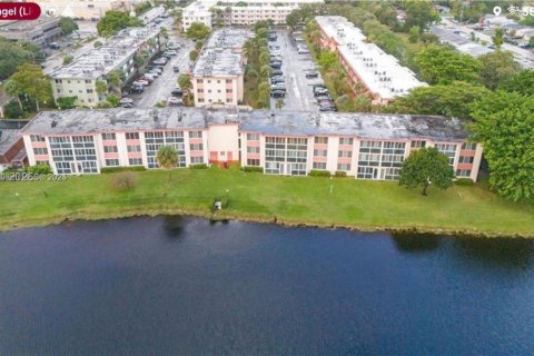 Condominio en alquiler en Sunrise, Florida, 2 dormitorios, 101.26 m2 № 2032211 - foto 21