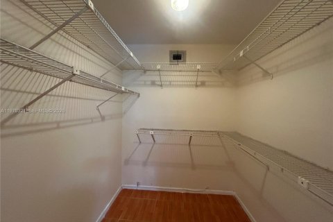 Condominio en alquiler en Sunrise, Florida, 2 dormitorios, 101.26 m2 № 2032211 - foto 11