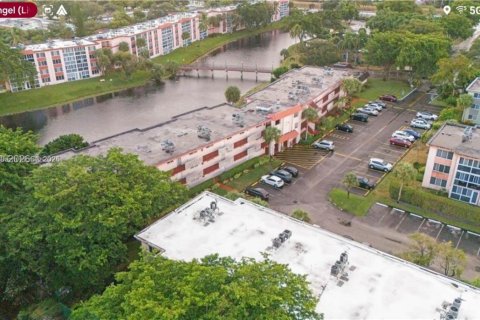 Condominio en alquiler en Sunrise, Florida, 2 dormitorios, 101.26 m2 № 2032211 - foto 20