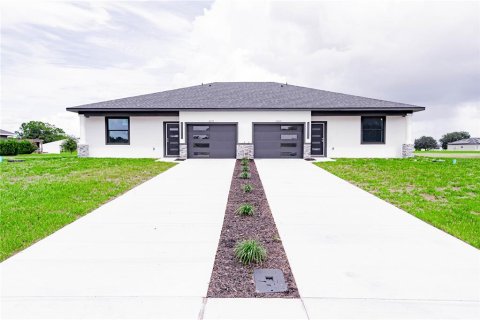 Commercial property in Sebring, Florida 6 bedrooms, 247.31 sq.m. № 2419260