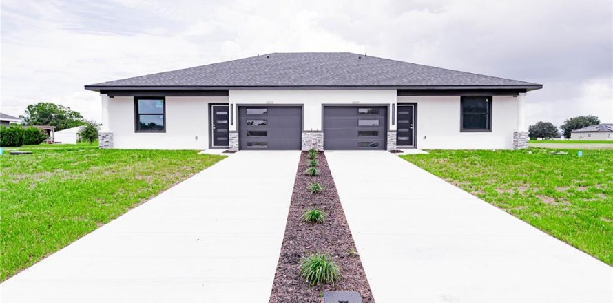 Commercial property in Sebring, Florida 6 bedrooms, 247.31 sq.m. № 2419260