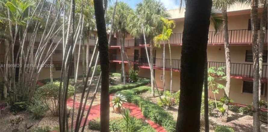 Condominio en Miami, Florida, 2 dormitorios  № 2030641