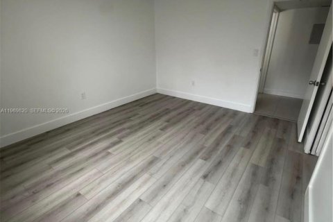 Condominio en alquiler en Miami, Florida, 2 dormitorios, 86.96 m2 № 2030641 - foto 18