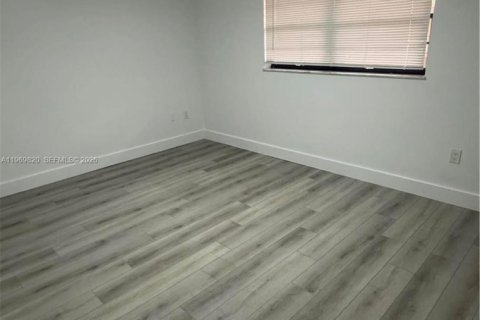 Condominio en alquiler en Miami, Florida, 2 dormitorios, 86.96 m2 № 2030641 - foto 16
