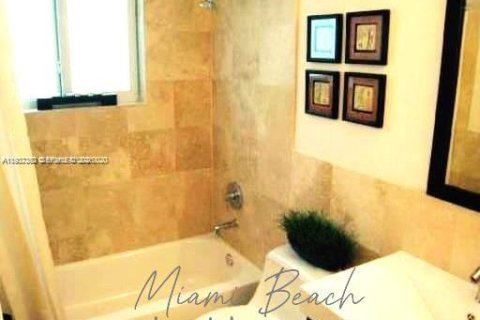 Кондоминиум с 1 спальней в Майами-Бич, Флорида № 1995236