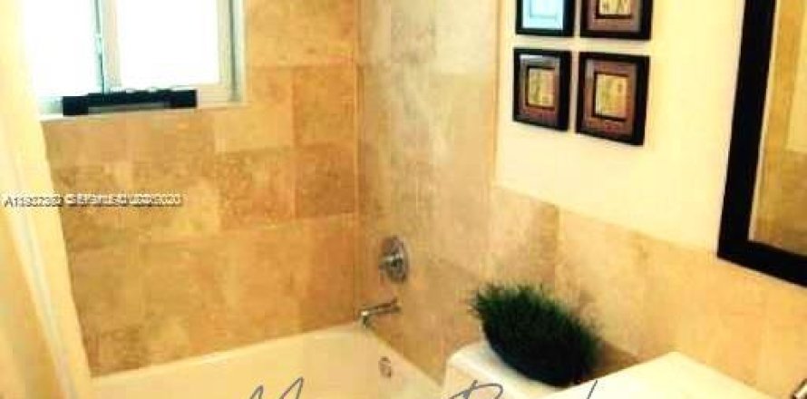 Кондоминиум с 1 спальней в Майами-Бич, Флорида № 1995236