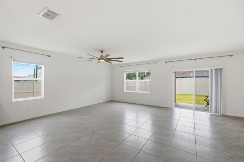 Casa en venta en Port St. Lucie, Florida, 4 dormitorios, 178 m2 № 2265760 - foto 11