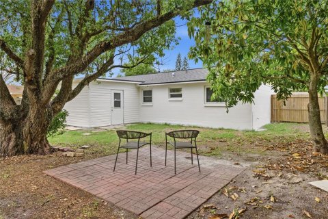 House in New Port Richey, Florida 4 bedrooms, 111.48 sq.m. № 2225546 - photo 29
