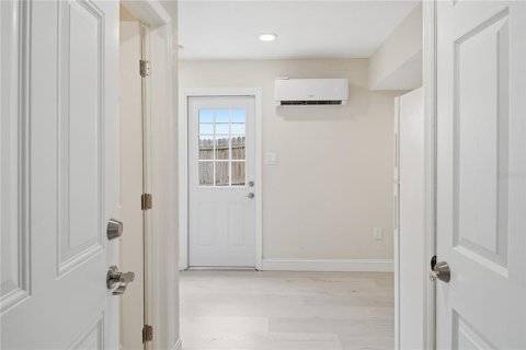 House in New Port Richey, Florida 4 bedrooms, 111.48 sq.m. № 2225546 - photo 21