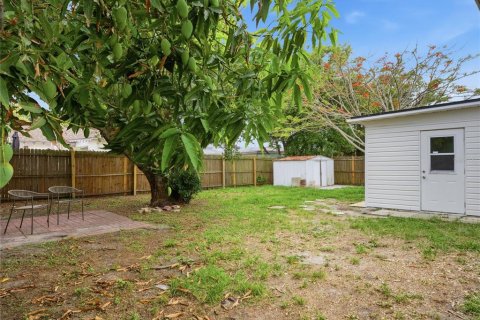 House in New Port Richey, Florida 4 bedrooms, 111.48 sq.m. № 2225546 - photo 30