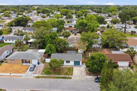 House in New Port Richey, Florida 4 bedrooms, 111.48 sq.m. № 2225546 - photo 28