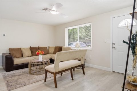 House in New Port Richey, Florida 4 bedrooms, 111.48 sq.m. № 2225546 - photo 12