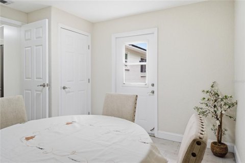 House in New Port Richey, Florida 4 bedrooms, 111.48 sq.m. № 2225546 - photo 20