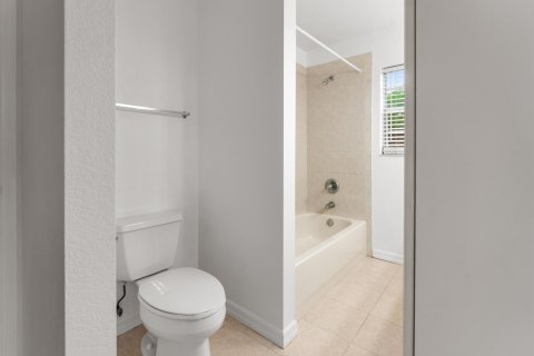 Villa ou maison à vendre à Port St. Lucie, Floride: 3 chambres, 241.08 m2 № 2190859 - photo 17