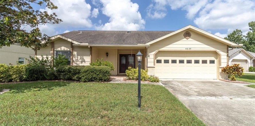 House in New Port Richey, Florida 2 bedrooms, 152.92 sq.m. № 1847926