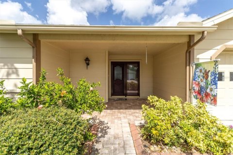 House in New Port Richey, Florida 2 bedrooms, 152.92 sq.m. № 1847926 - photo 2