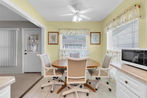 House in New Port Richey, Florida 2 bedrooms, 152.92 sq.m. № 1847926 - photo 15