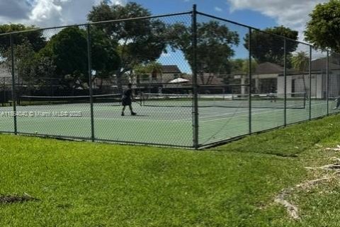 Townhouse in Miami, Florida 3 bedrooms, 109.9 sq.m. № 1891145 - photo 12