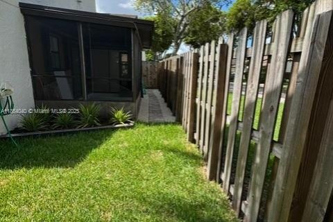 Townhouse in Miami, Florida 3 bedrooms, 109.9 sq.m. № 1891145 - photo 9