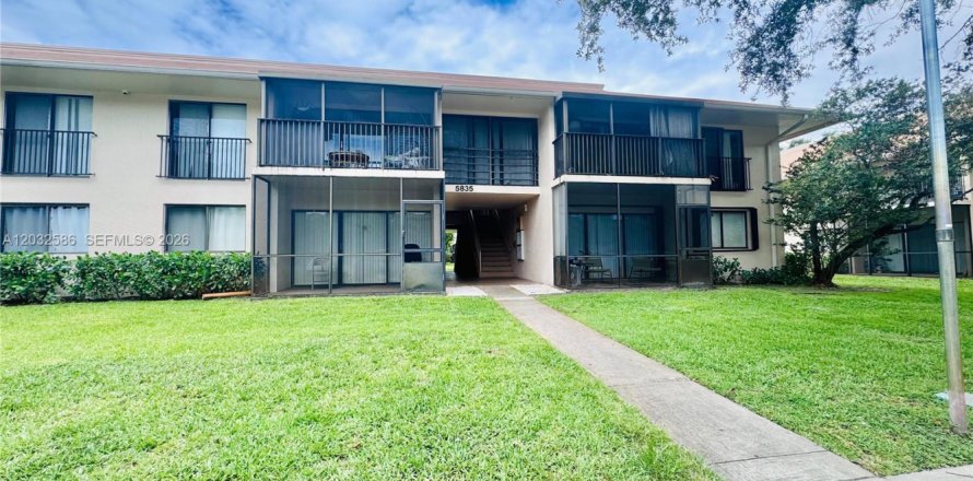 Condo in Hollywood, Florida, 1 bedroom № 2086540