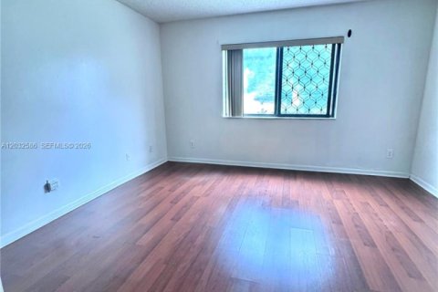 Condo in Hollywood, Florida, 1 bedroom № 2086540 - photo 10