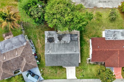 Casa en alquiler en Tamarac, Florida, 2 dormitorios, 103.86 m2 № 2045591 - foto 3