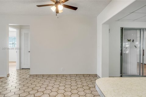 Casa en alquiler en Tamarac, Florida, 2 dormitorios, 103.86 m2 № 2045591 - foto 23