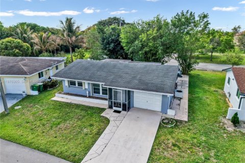 Casa en alquiler en Tamarac, Florida, 2 dormitorios, 103.86 m2 № 2045591 - foto 5