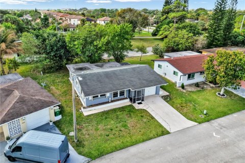 Casa en alquiler en Tamarac, Florida, 2 dormitorios, 103.86 m2 № 2045591 - foto 4