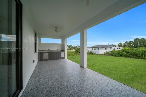 House in Lehigh Acres, Florida 3 bedrooms № 1891227 - photo 30