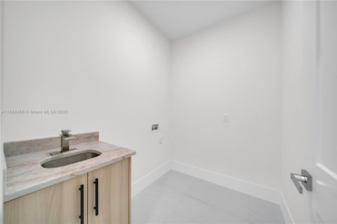 House in Lehigh Acres, Florida 3 bedrooms № 1891227 - photo 25