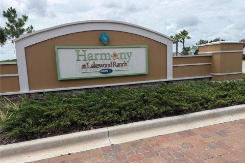 Adosado en HARMONY AT LAKEWOOD RANCH en Bradenton, Florida 3 dormitorios, 149.94 m2 № 2218122