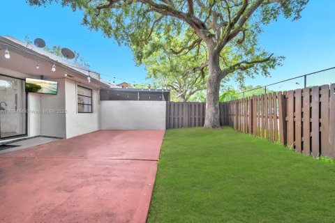 Townhouse in Pembroke Pines, Florida 2 bedrooms, 87.05 sq.m. № 1889189 - photo 23