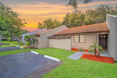 Townhouse in Pembroke Pines, Florida 2 bedrooms, 87.05 sq.m. № 1889189 - photo 2