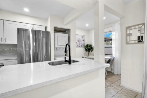 Townhouse in Pembroke Pines, Florida 2 bedrooms, 87.05 sq.m. № 1889189 - photo 10