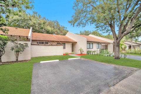 Townhouse in Pembroke Pines, Florida 2 bedrooms, 87.05 sq.m. № 1889189 - photo 4