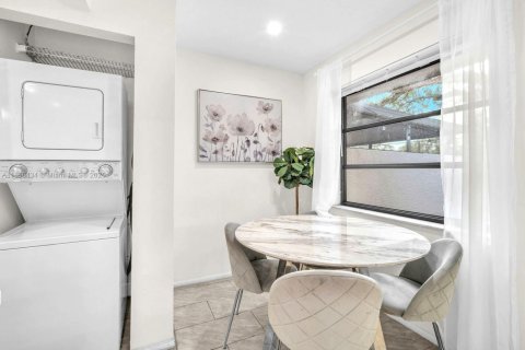 Townhouse in Pembroke Pines, Florida 2 bedrooms, 87.05 sq.m. № 1889189 - photo 14