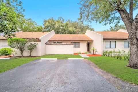 Townhouse in Pembroke Pines, Florida 2 bedrooms, 87.05 sq.m. № 1889189 - photo 3