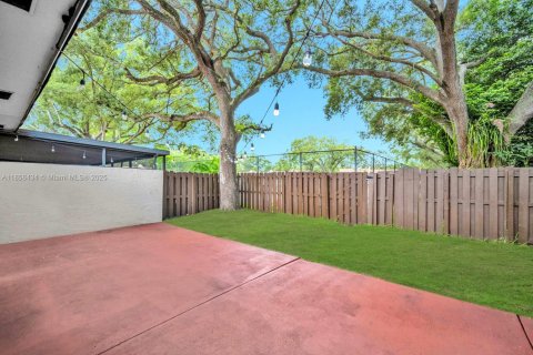 Townhouse in Pembroke Pines, Florida 2 bedrooms, 87.05 sq.m. № 1889189 - photo 22